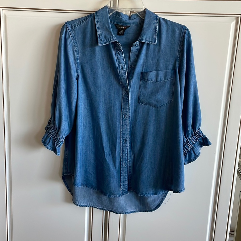 NWOT Soft denim style shirt